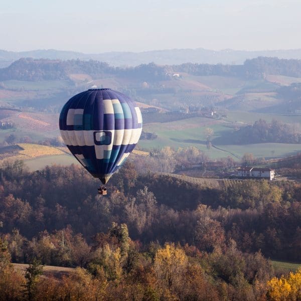 partenza da barolo - giro in mongolfiera
